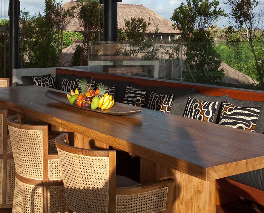 Arnalaya Beach House - Dining table